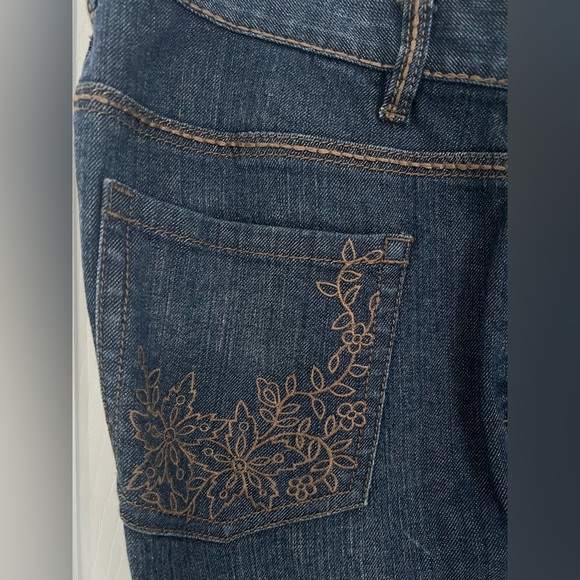 Liz Claiborne Woman’s Dark Blue Straight Jeans - Size 8 - Picture 12 of 16